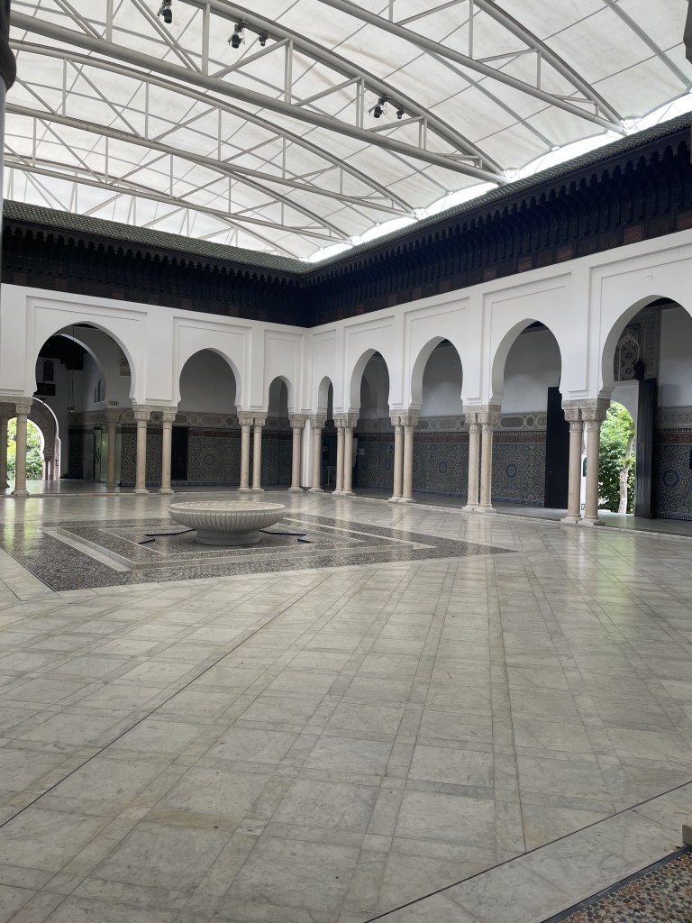 Interér Velké Mešity v Paříži