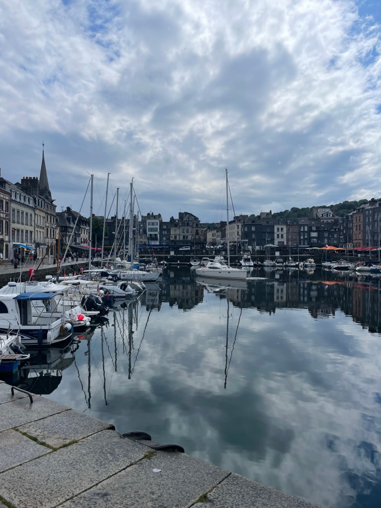 Přístav ve městě Honfleur, Dovolená v Normandii, Francie