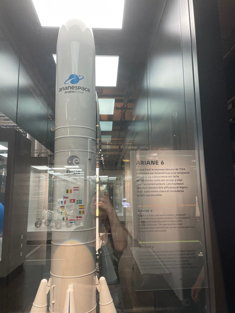 Model rakety ve vědecko-průmyslovém muzeu v Paříži