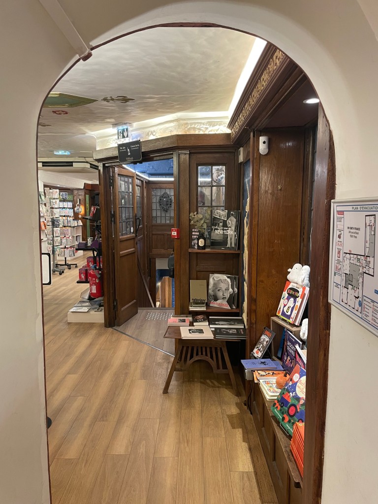 Interiér kavárny Smith and Son v Paříži