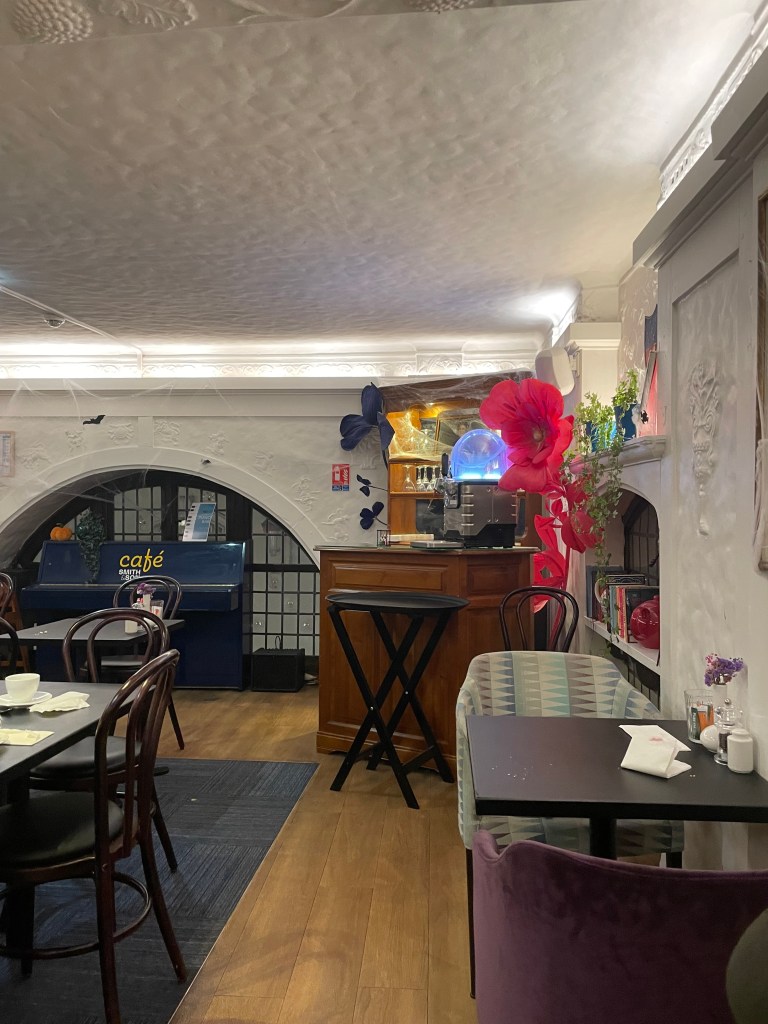 Interiér kavárny Smith and Son v Paříži