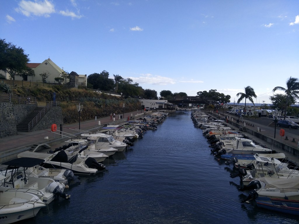 Přístav ve městě Saint-Gilles na ostrově Réunion