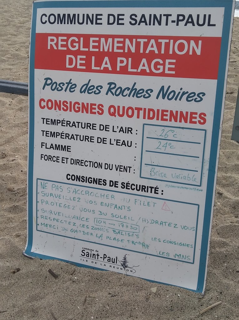 Pláž Roches Noires ve městě Saint-Gilles na ostrově Réunion