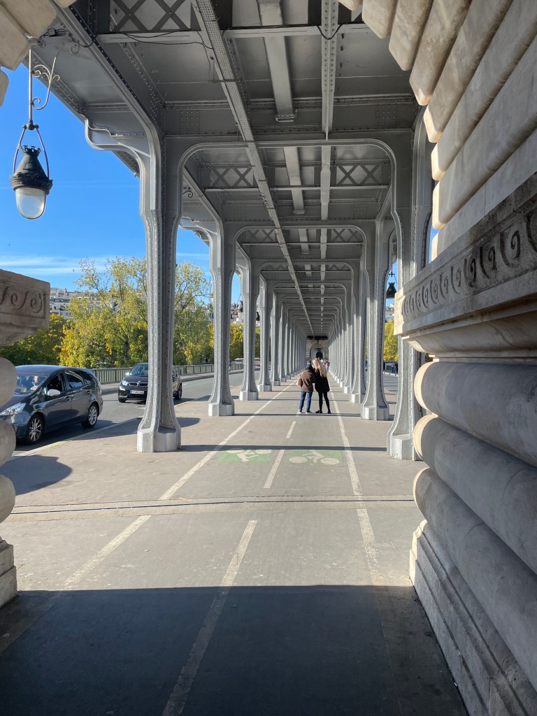 Most Bir Hakeim v Paříži