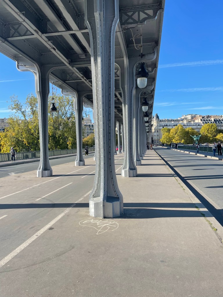 Most Bir Hakeim v Paříži