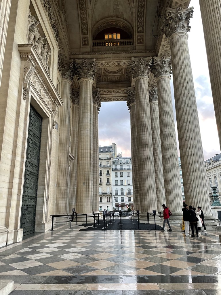 Nádvoří Panthéonu v Paříží