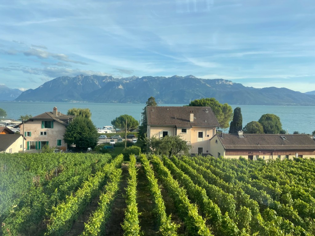 Výhled z vlaku na cestě z Ženevy do Montreux
