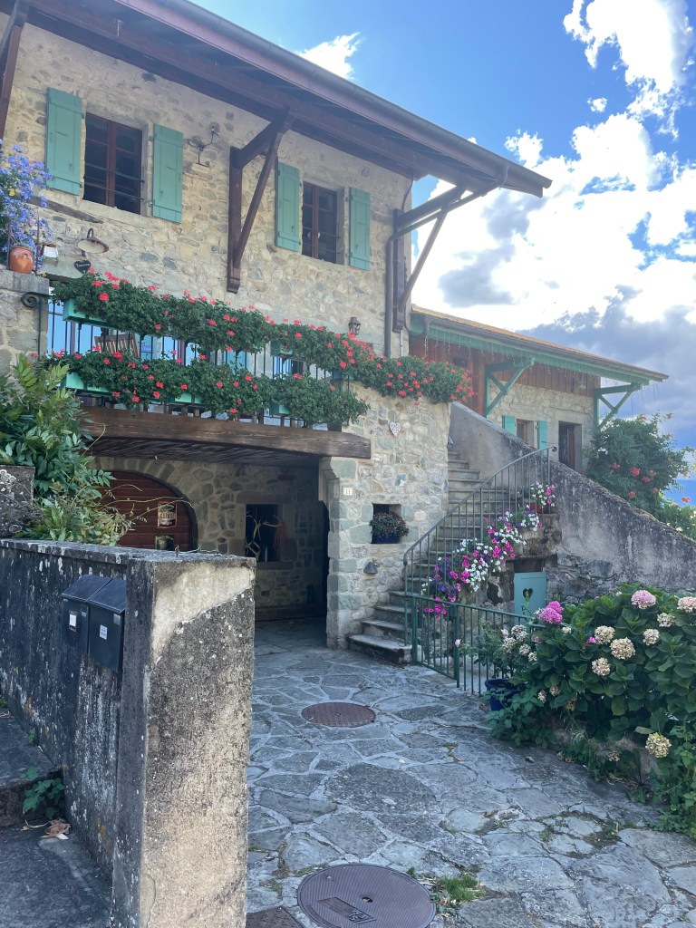 Středověká vesnička Yvoire, Ženevské jezero