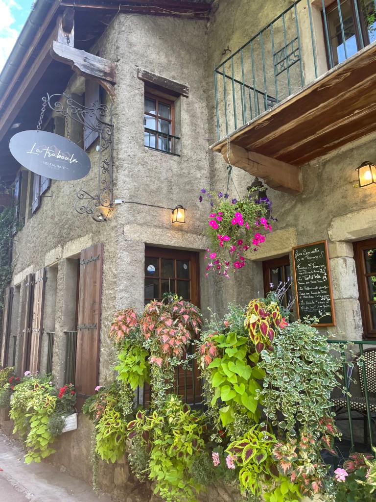 Středověká vesnička Yvoire, Ženevské jezero