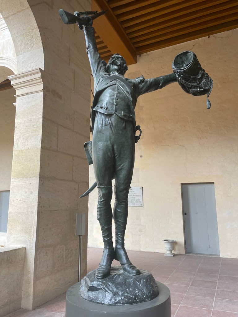 Socha „Ať žije císař“ na dvoře Invalidovny