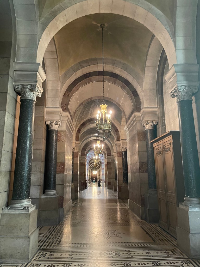 Interiér katedrály La Major v Marseille