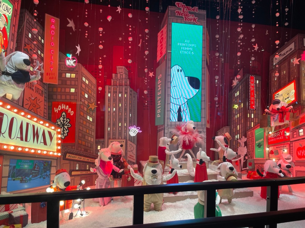 Vánoční figurky, výloha v Printemps