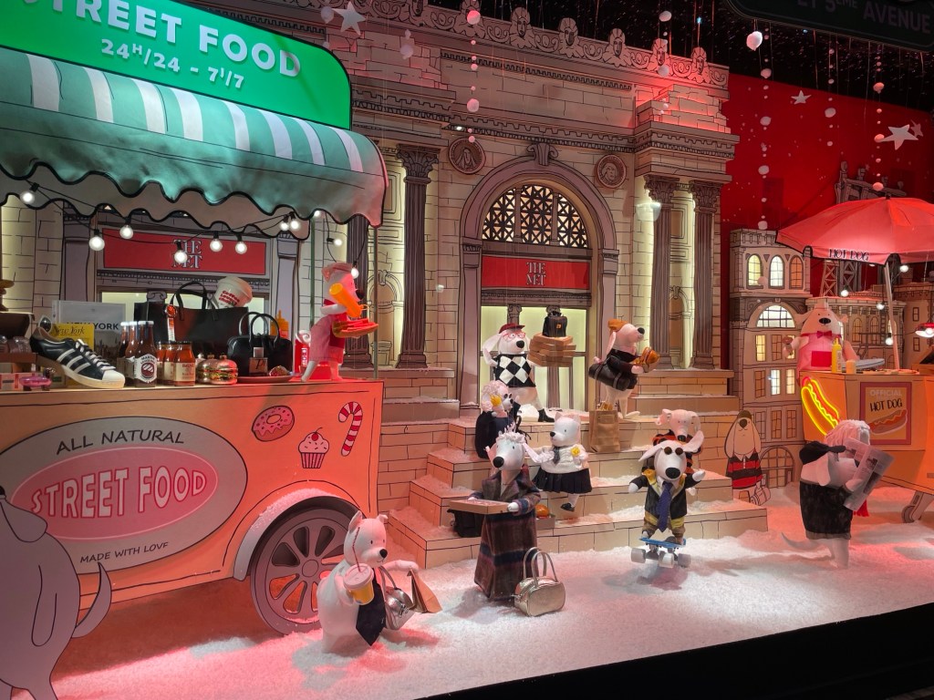 Vánoční figurky, výloha v Printemps