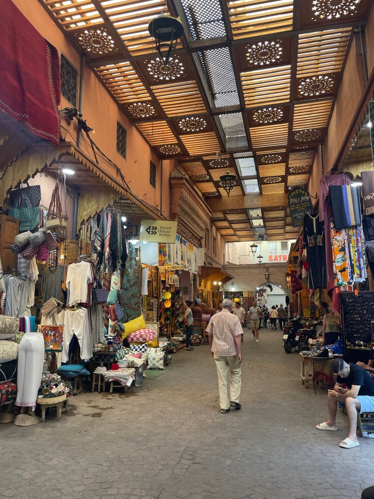 Stánky v rozlehlé tržnici Souk Semmarine